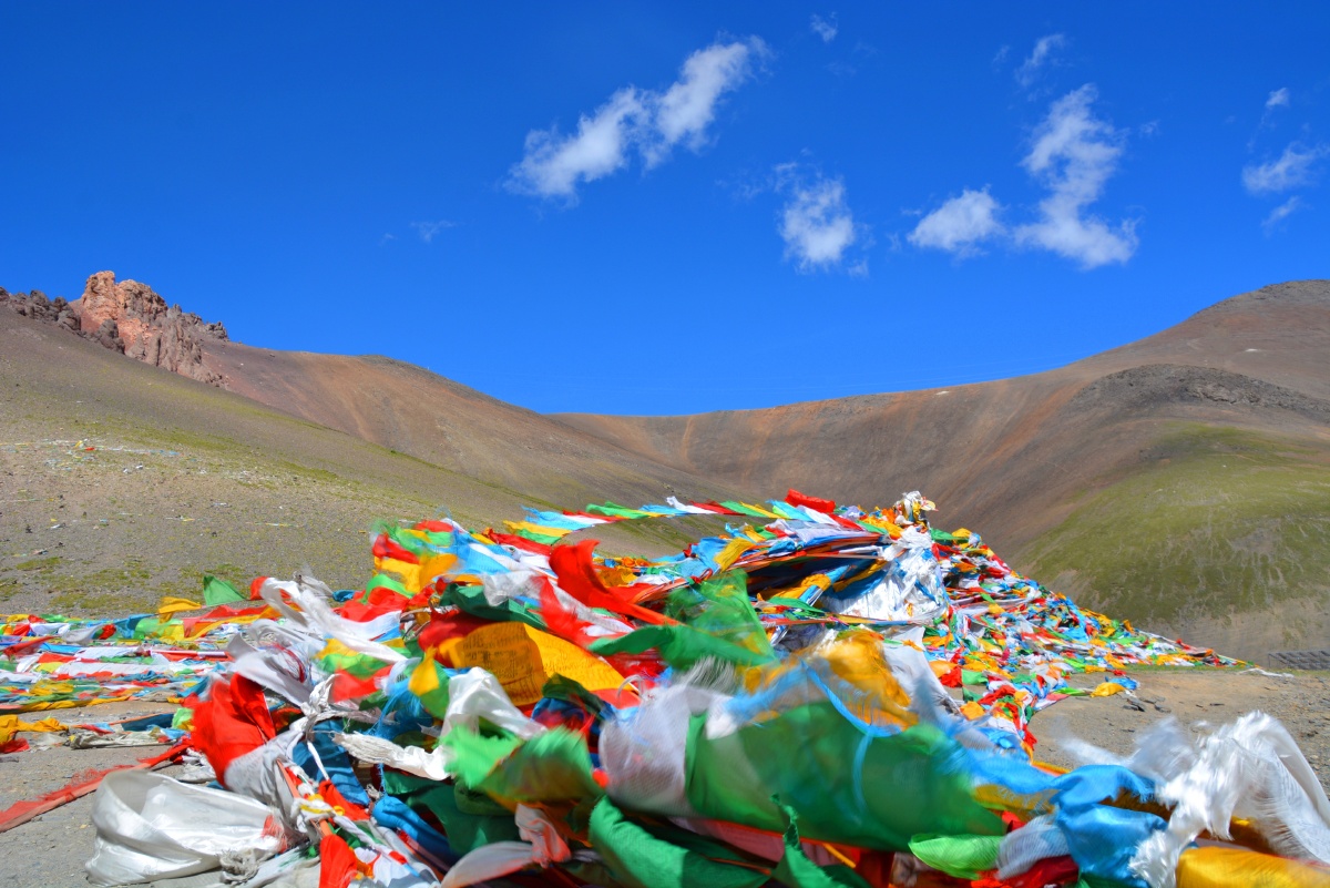 中国西藏拉萨市当雄县那根拉山口经幡