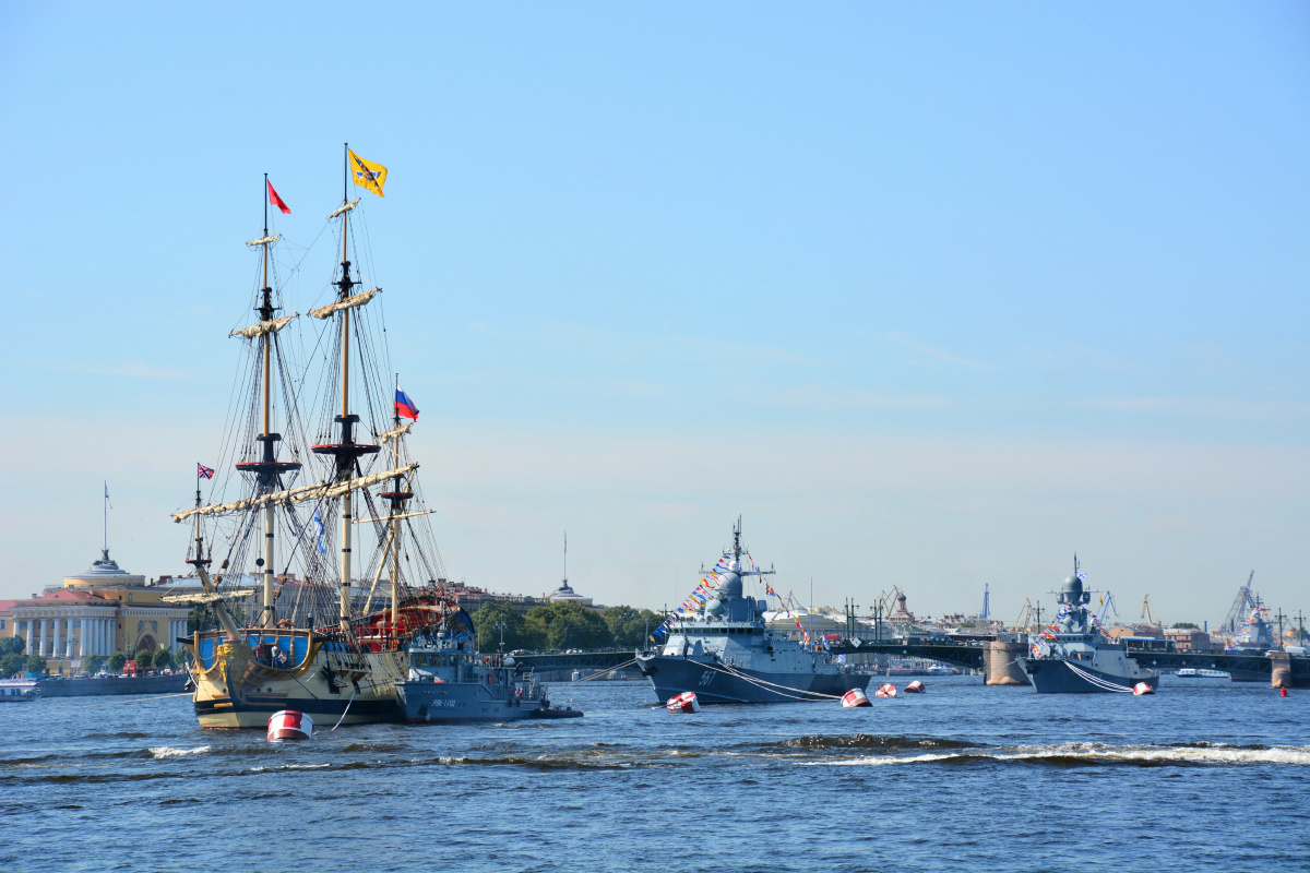 俄罗斯圣彼得堡涅瓦河海军节阅兵舰队