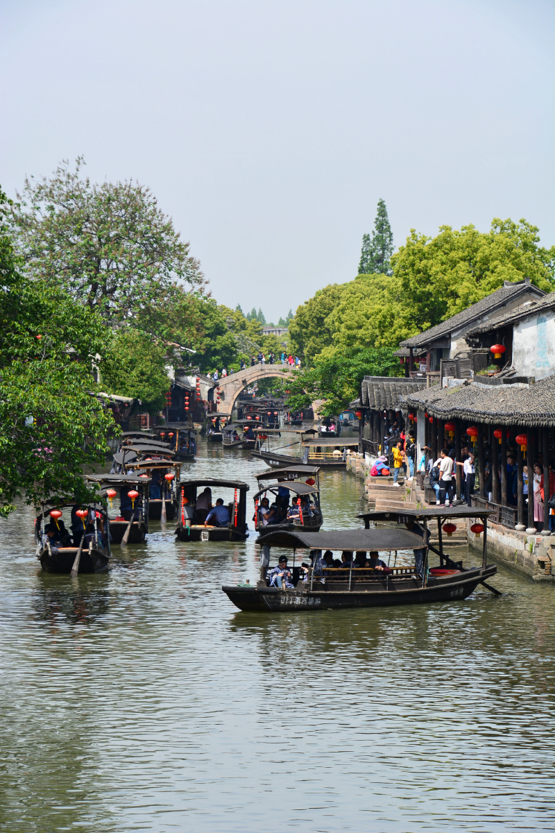 浙江省嘉兴市西塘古镇乌篷船枕水人家