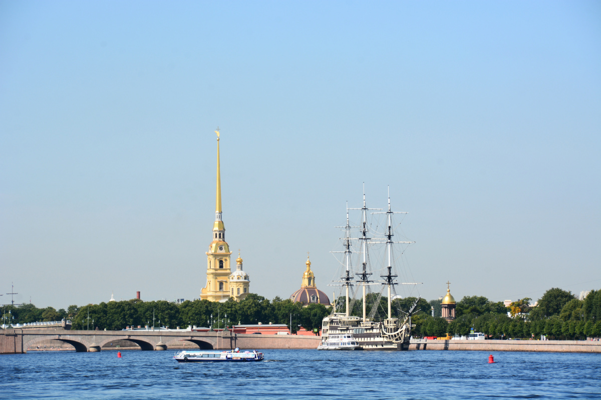 俄罗斯 圣彼得堡 涅瓦河 风光 - 请收起小桌板 - 图虫