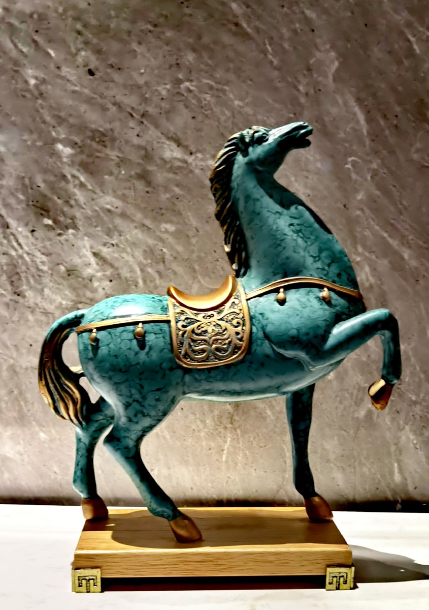 俊马雕塑