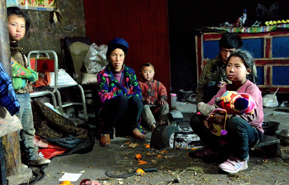 大凉山彝族家庭