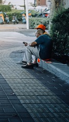 618921