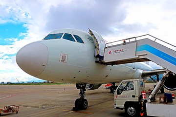 1744027