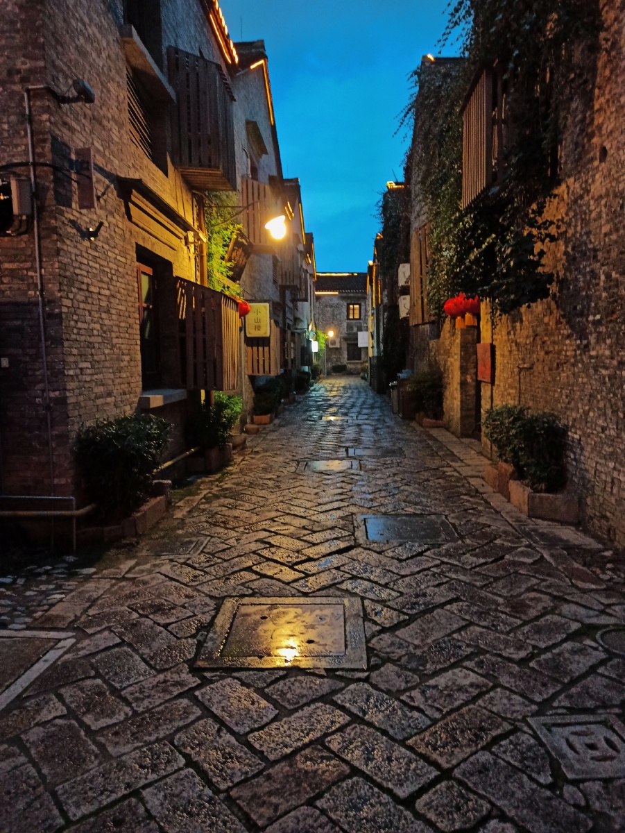 这是一座闻着风,都可以做梦的城,我们时常会被