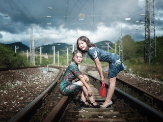 725811