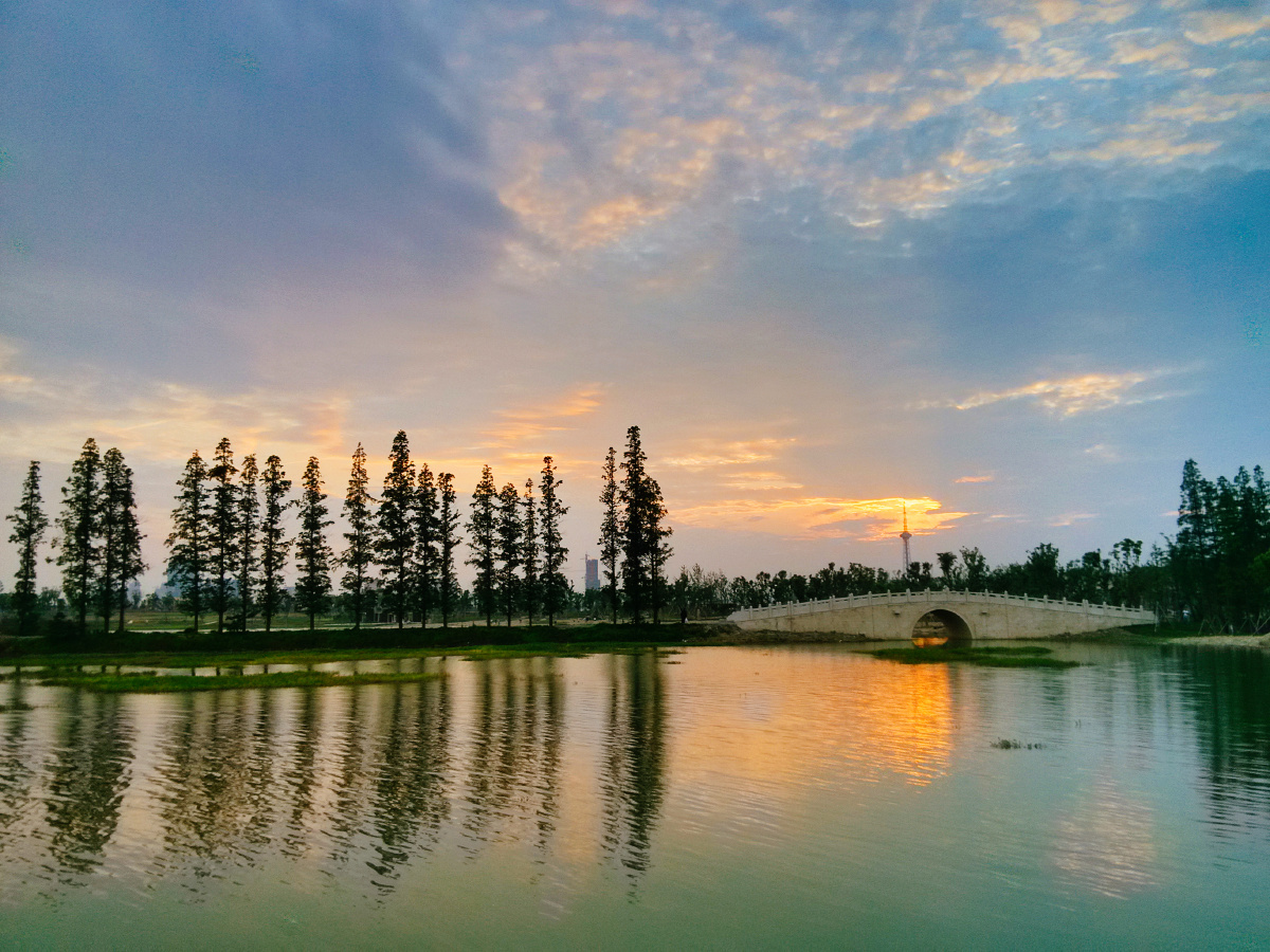 半江瑟瑟半江红