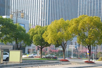 1305432