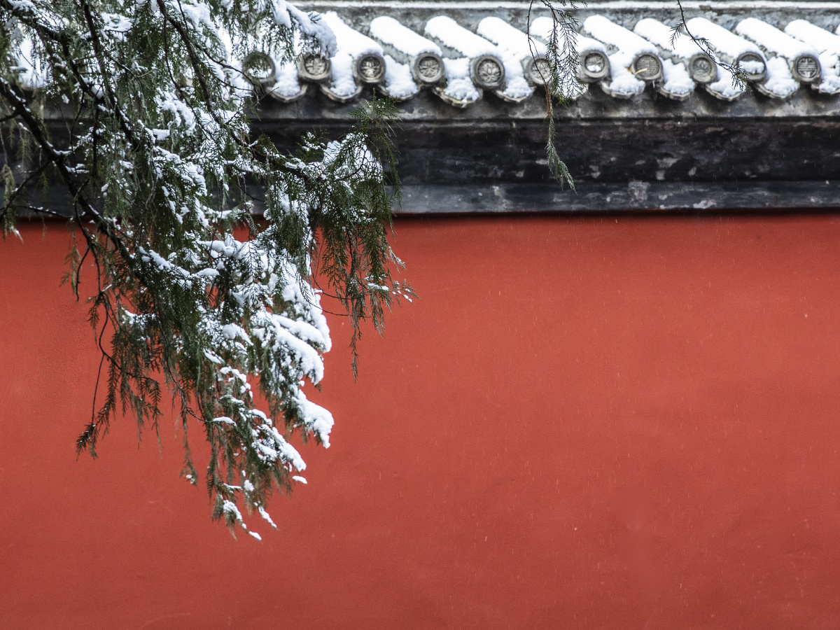 红墙白雪