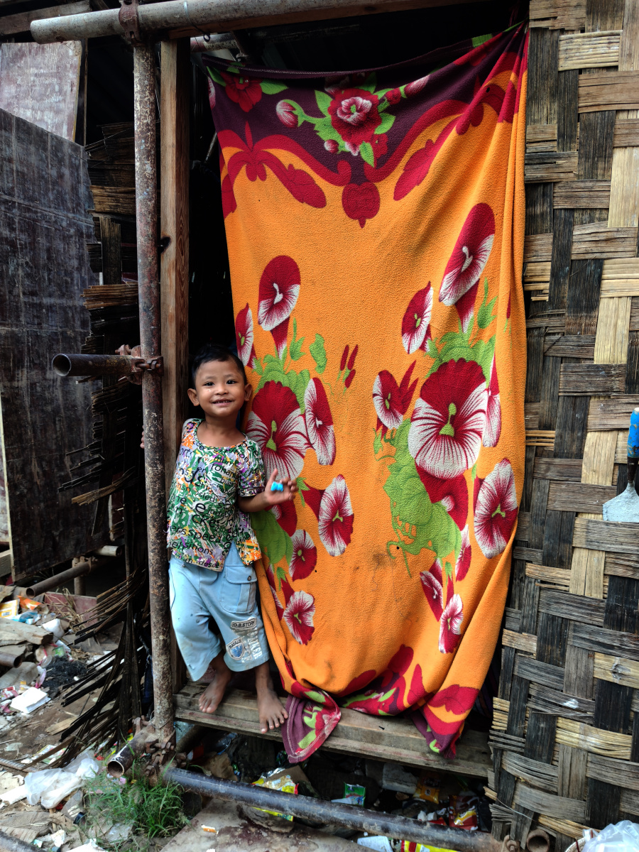 工地上的缅甸小孩