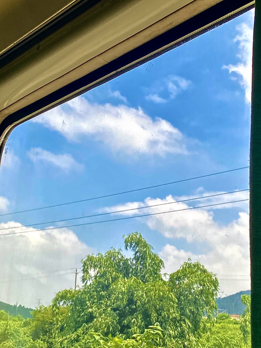 火车窗外的景色