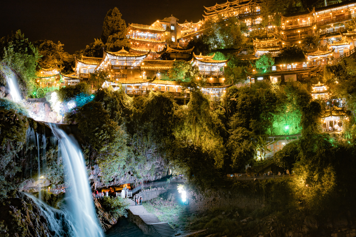 湖南湘西芙蓉镇夜景很适合七夕去哦