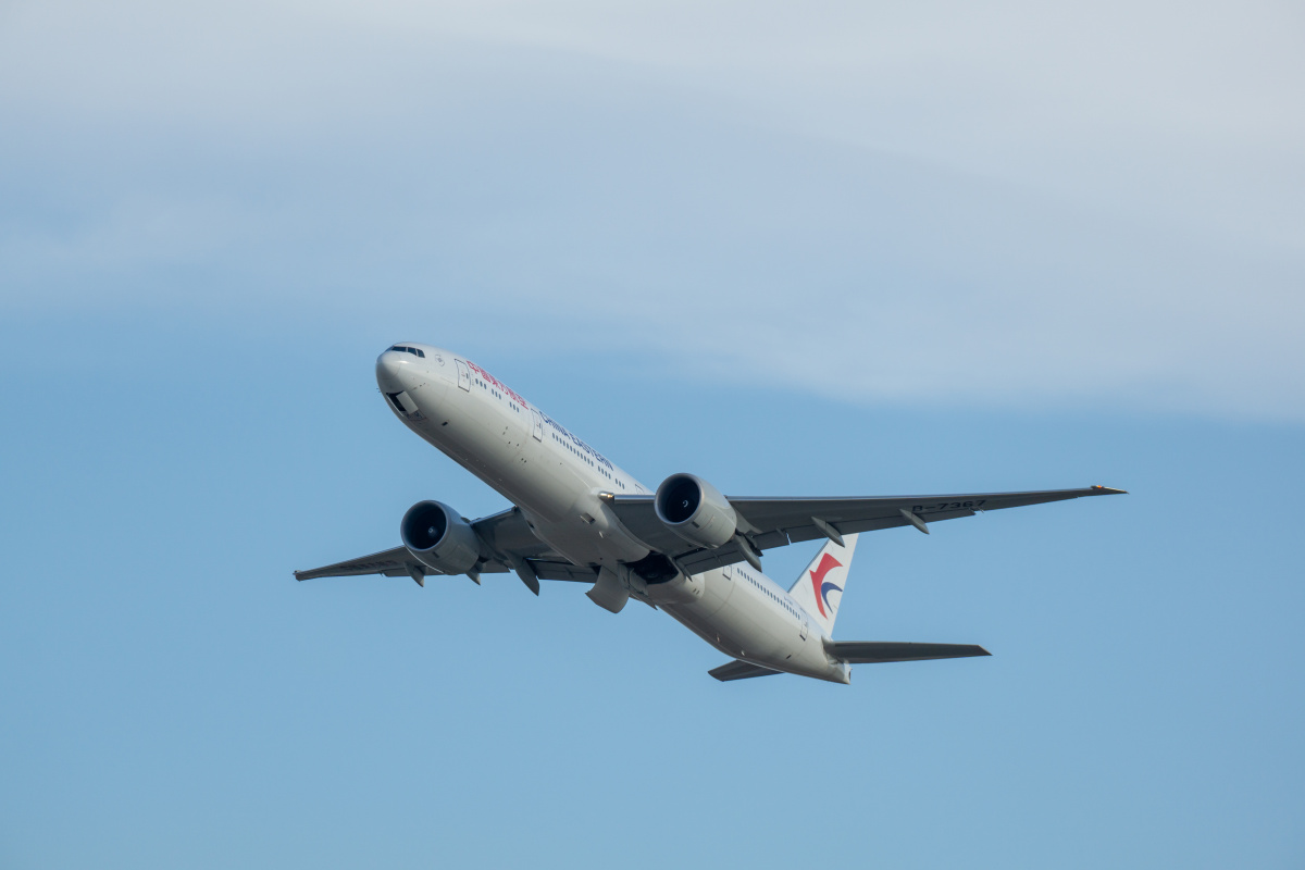 上海虹桥机场天山路拍起飞有上海的朋友一起拍飞机