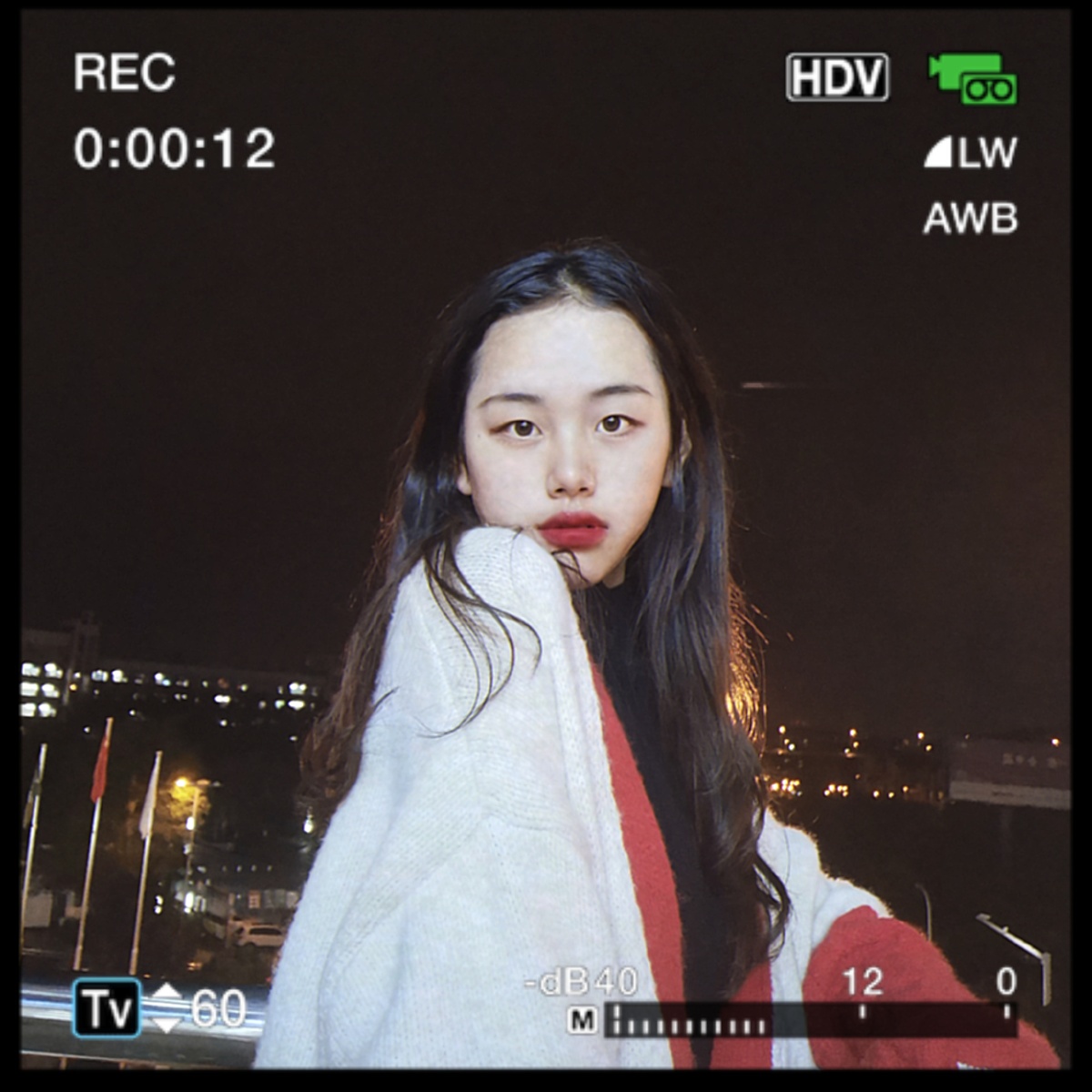 手机用醒图滤镜复古dv拍出来异常清晰去找可以看到城市夜景的阳台或者