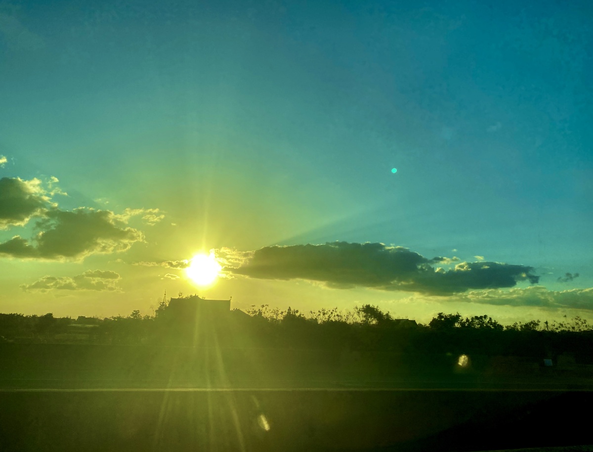 阳光耀眼她是人间理想