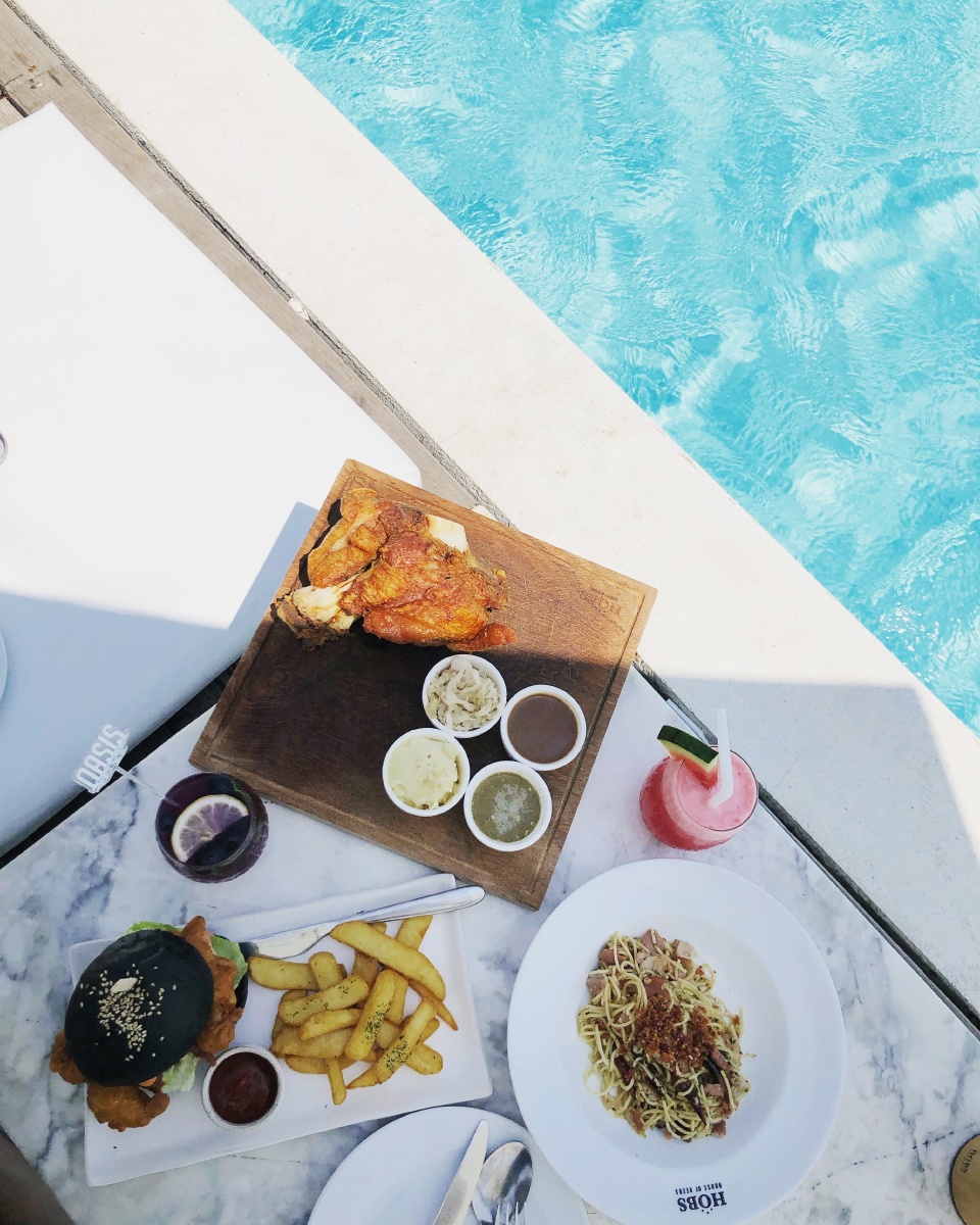 泰国华欣海边美食无边泳池