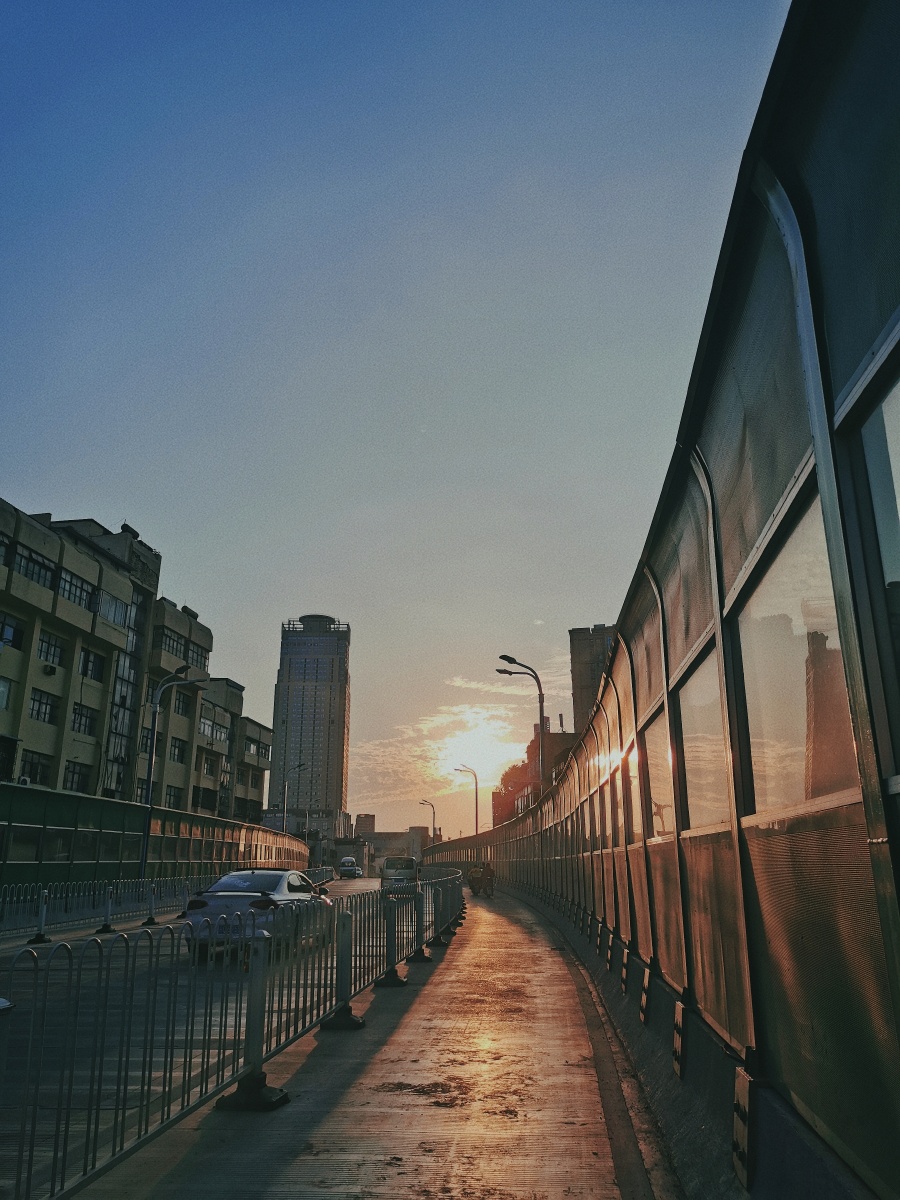 城市傍晚的生活气息随手拍下的美丽风景爱生活爱摄影