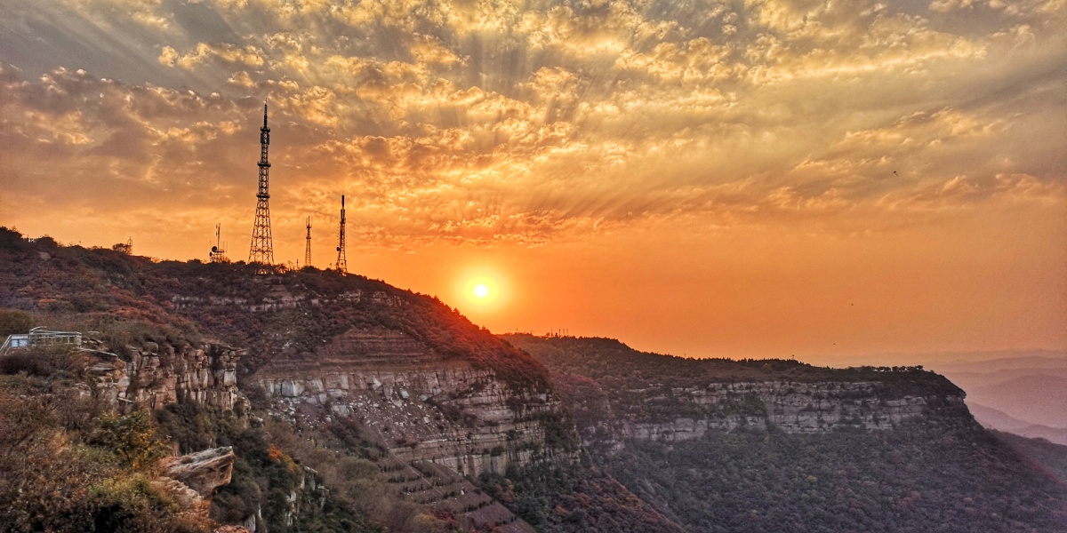 山西阳泉狮脑山落日