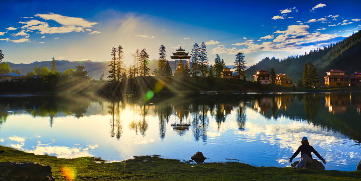 半亩方塘一鉴开天光云影共徘徊