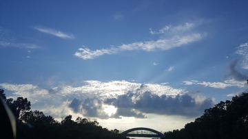 833