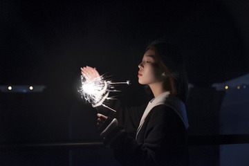 352557