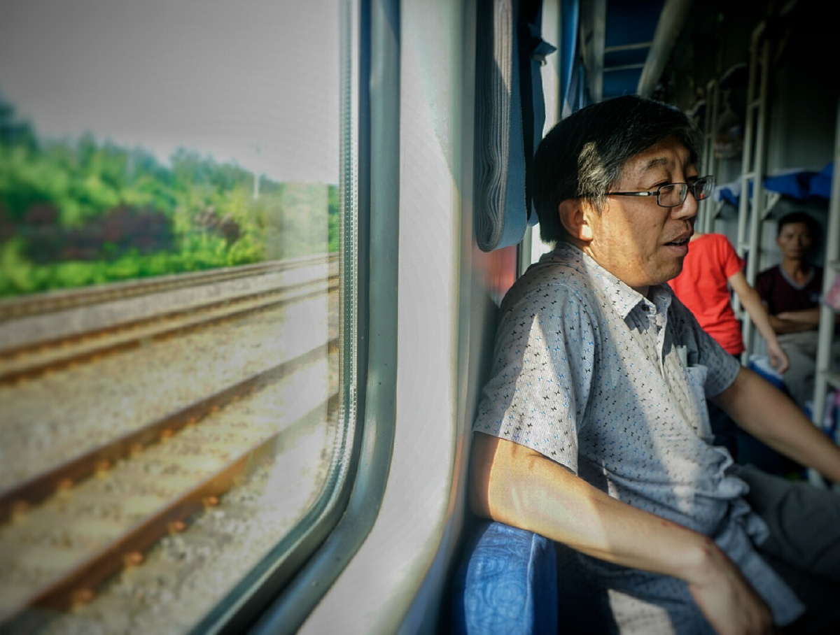 开往成都的火车上