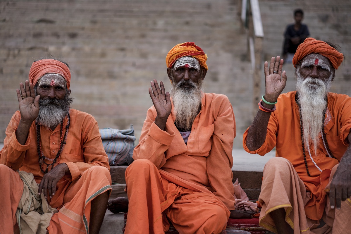 瓦拉纳西,印度.坐在恒河边的僧人frankw关注