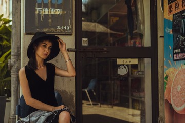 19042