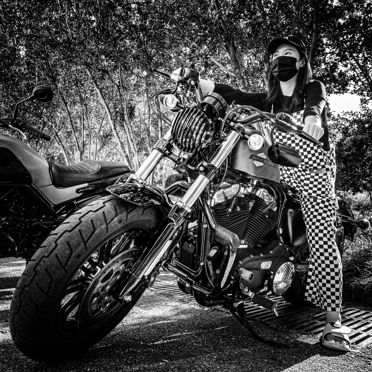 骑哈雷的女孩儿