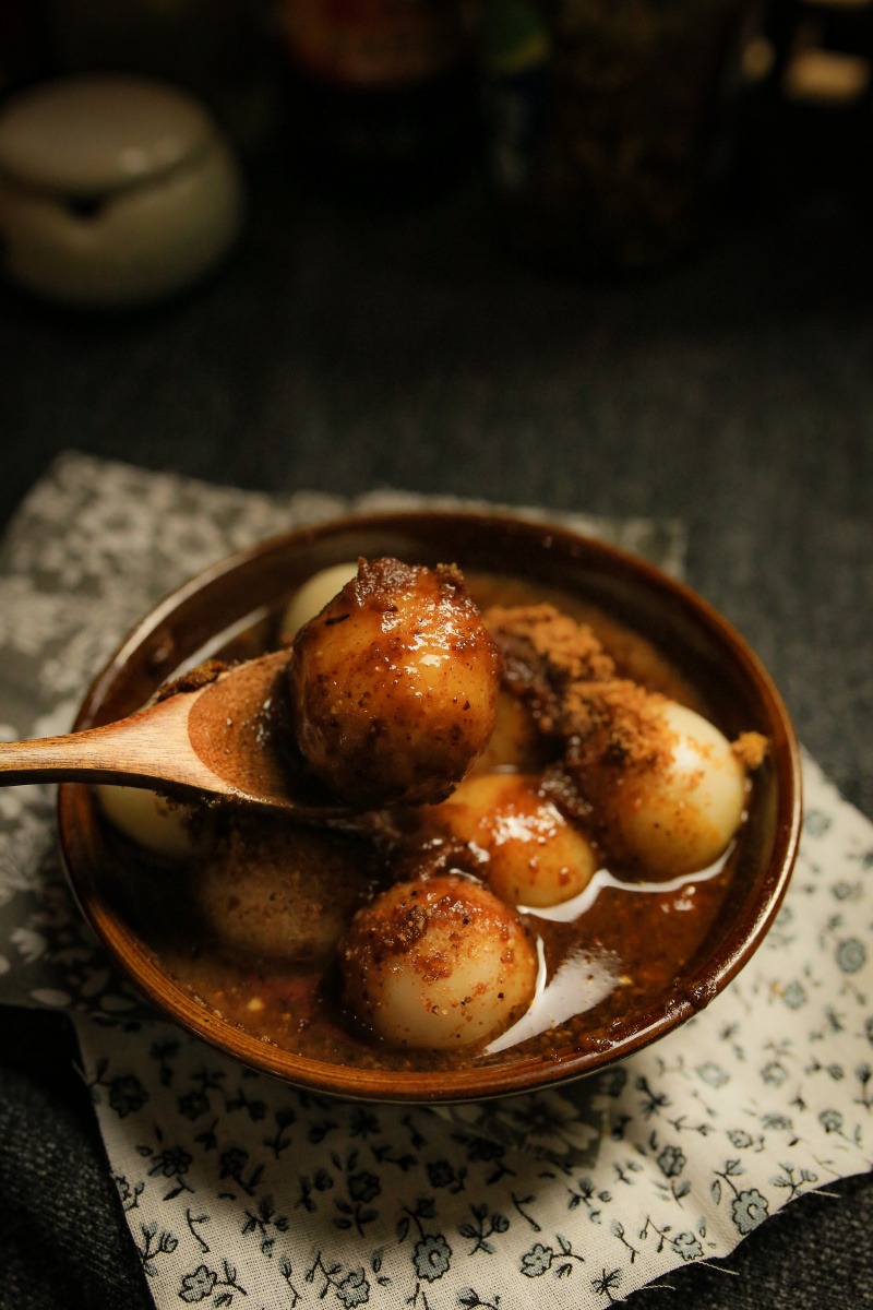 自制都江堰名小吃张醪糟怪味红糖粑粑