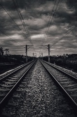 596618