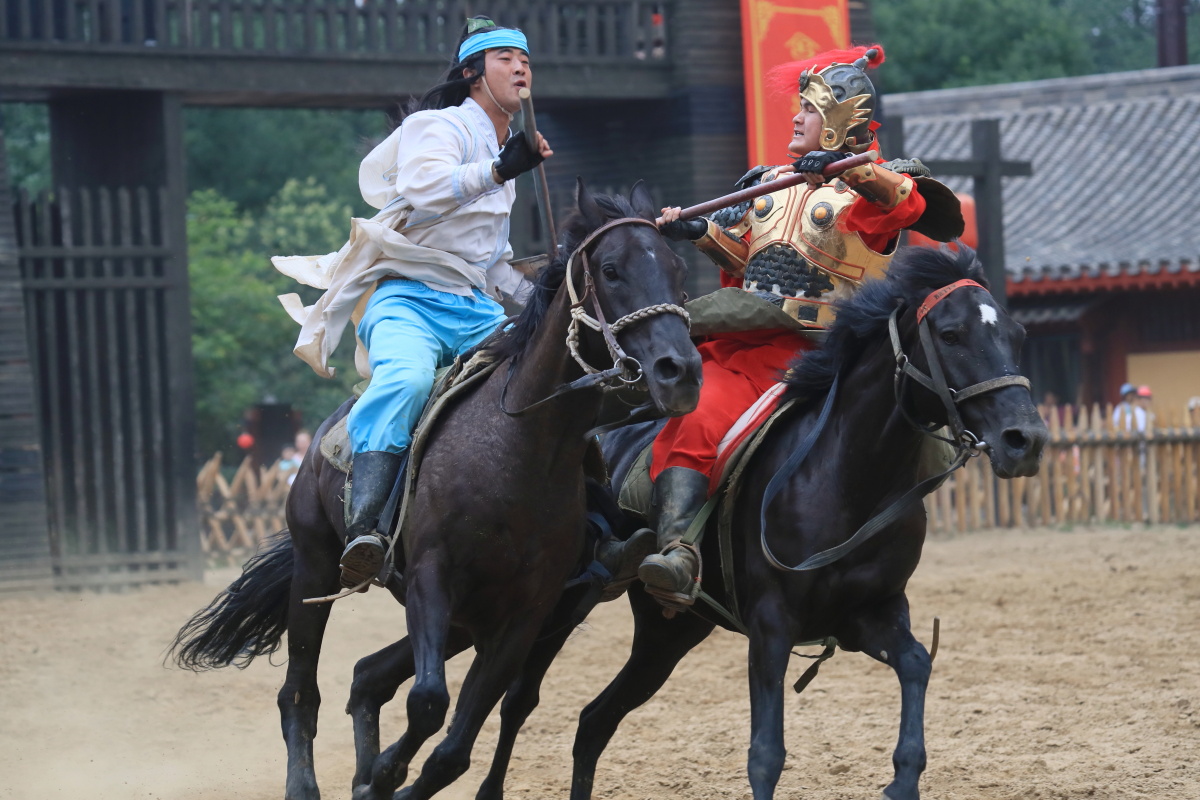 岳飞枪挑小梁王