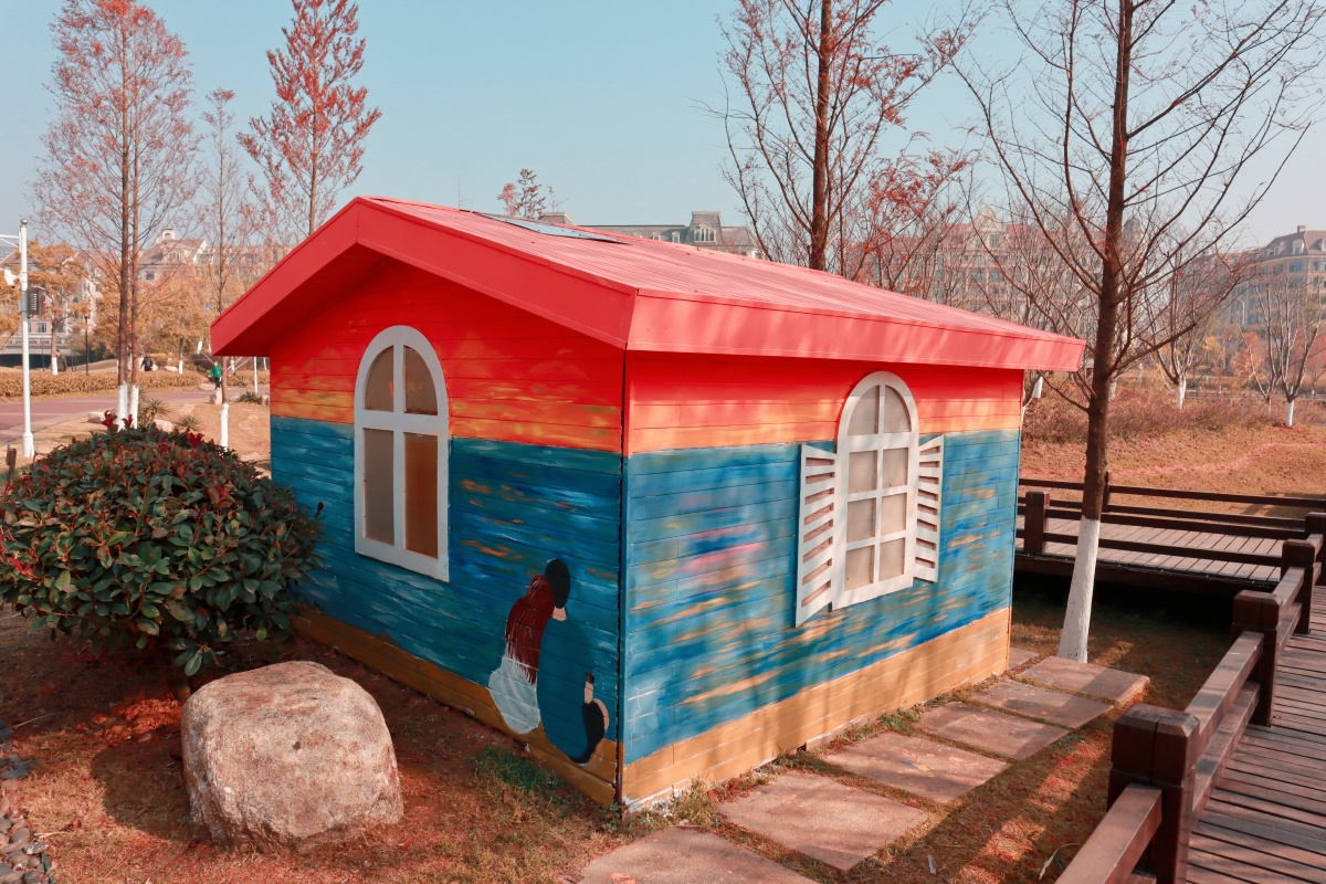 彩色的小屋门前有条路,不长,却要用一生走完