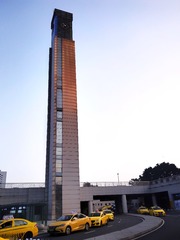 983744