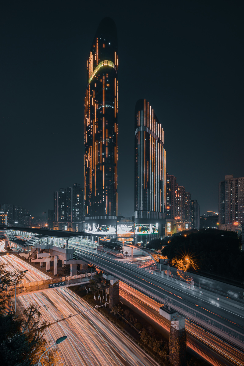 夜探袁家岗最喜欢的事莫过于拿着相机走街串巷四处张望寻找那些埋藏在