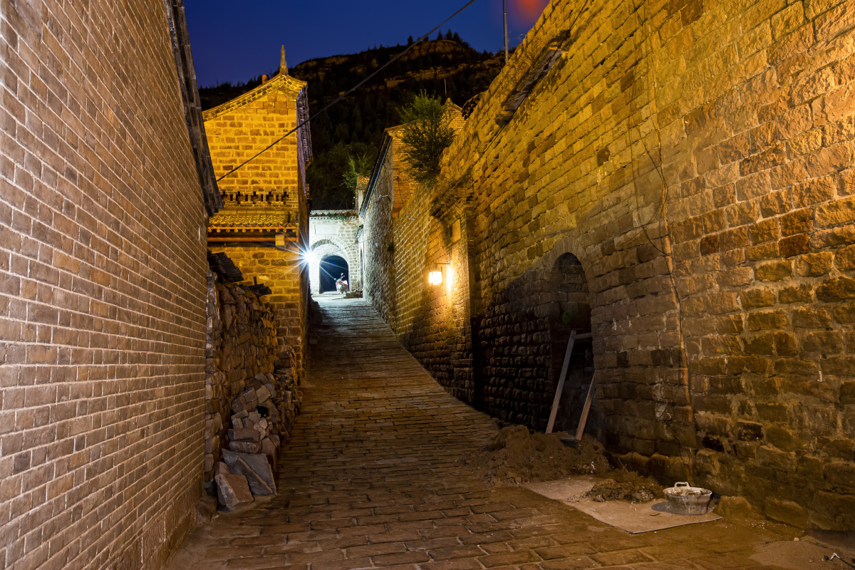 夜幕下的山西吕梁临县碛口古镇