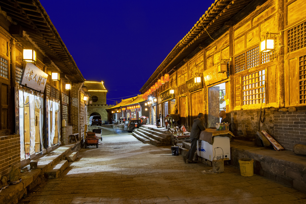 夜幕下的山西吕梁临县碛口古镇