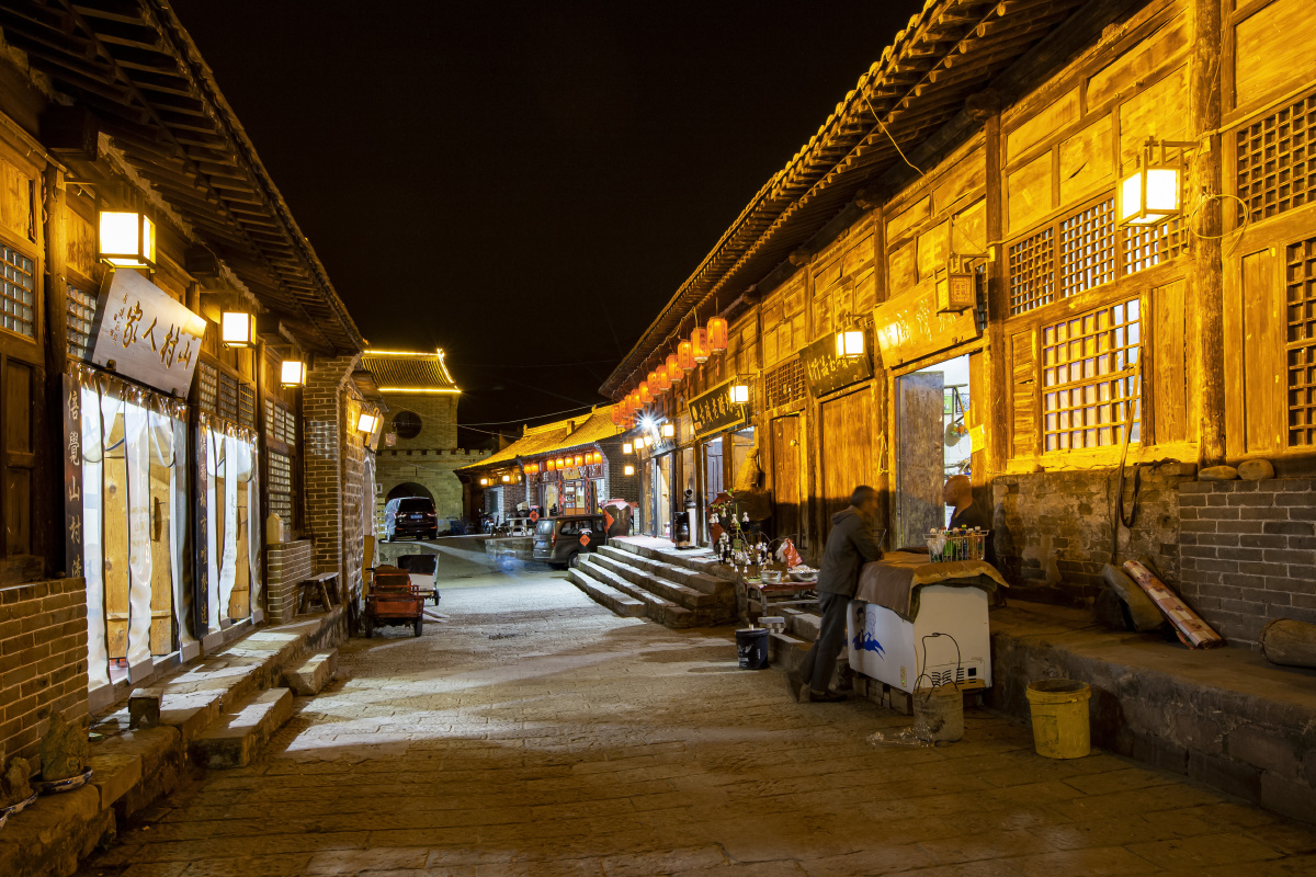 夜幕下的山西吕梁临县碛口古镇