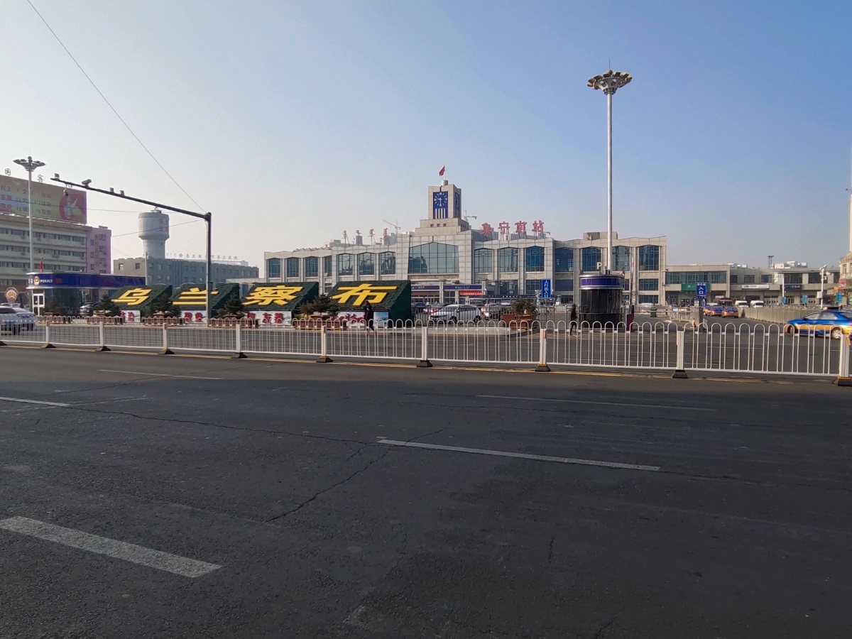 没有雪的集宁火车站