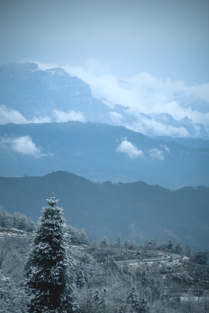 山远天高烟水寒