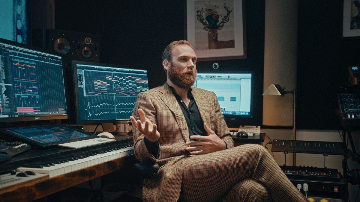 近期拍摄主光原falconeyes色温3200加网格控制方向高光点靠钨丝灯