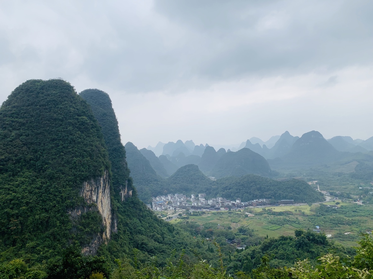 阳朔的月亮山及遇龙河附近的山山水水