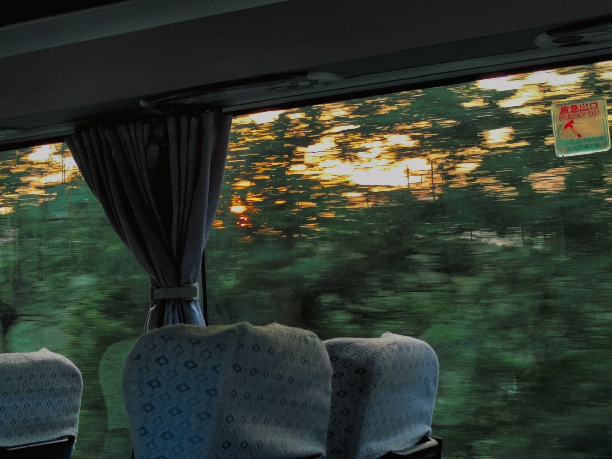 落日余晖车窗外的风景