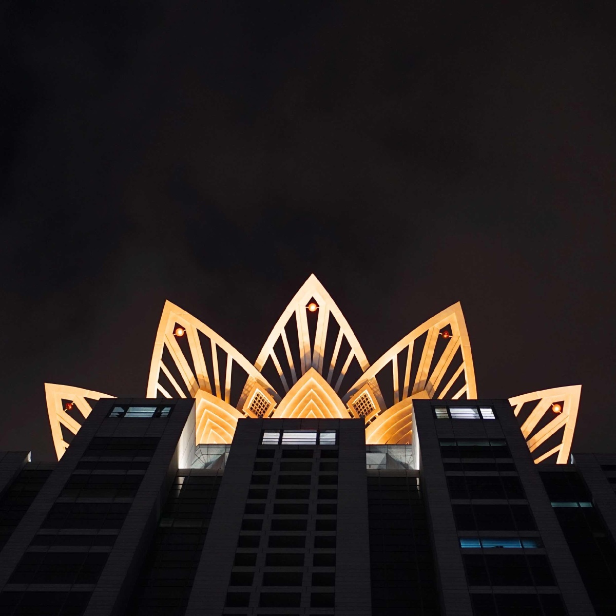 标志性的莲花顶,从下往上看,像一个王冠