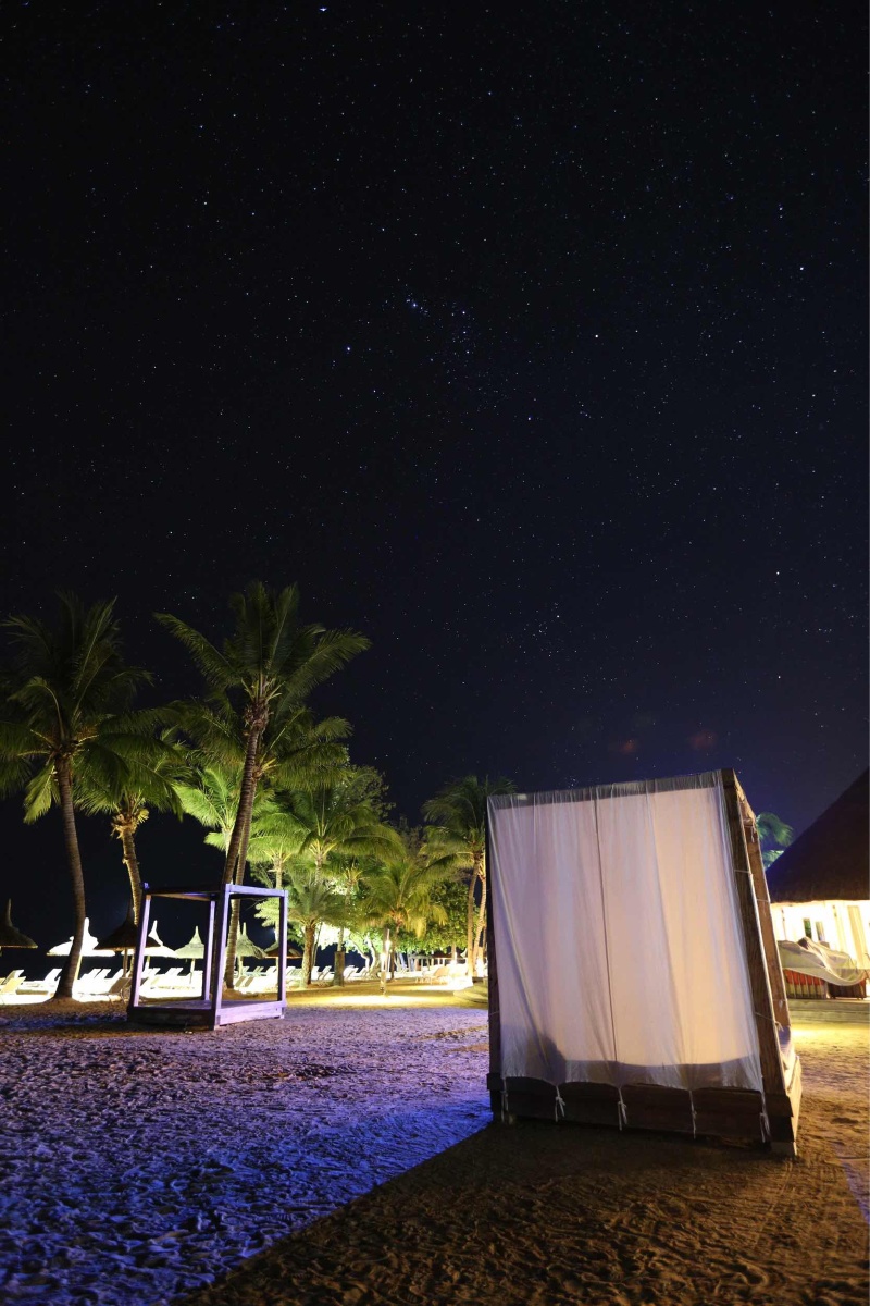 轻纱罗帐透着迷离的色与光