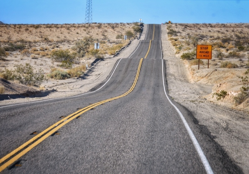 这是拍于美国西部的一条坎坷不平之路让人感慨