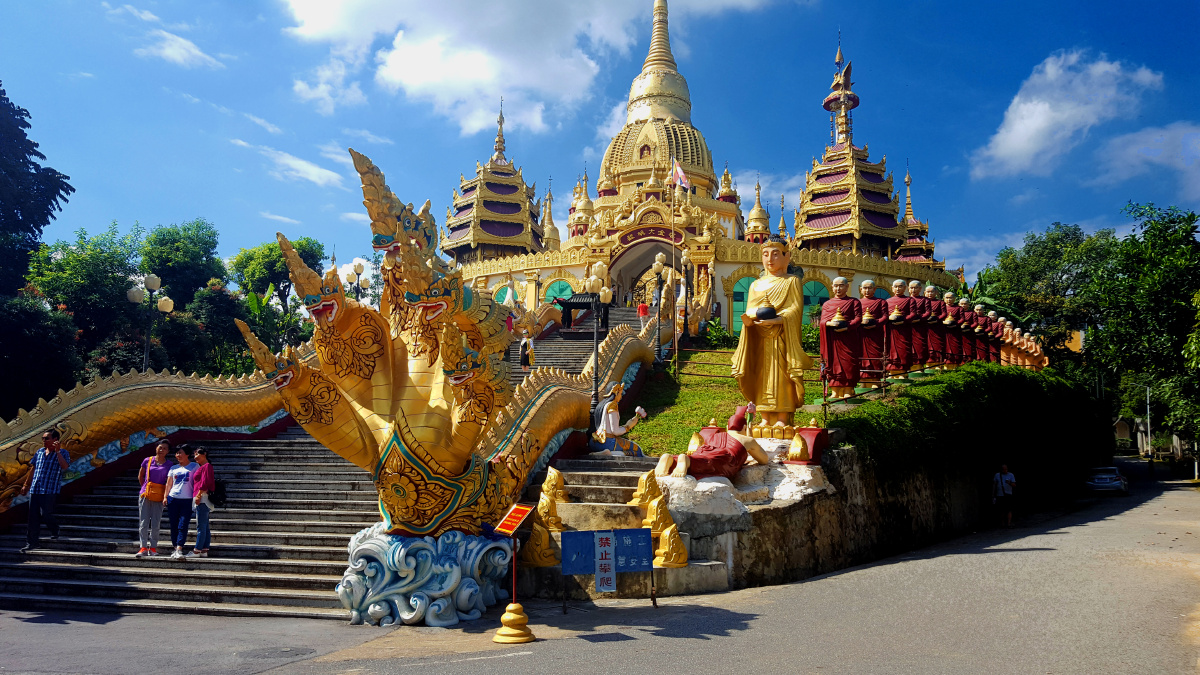 云南芒市勐焕大金塔