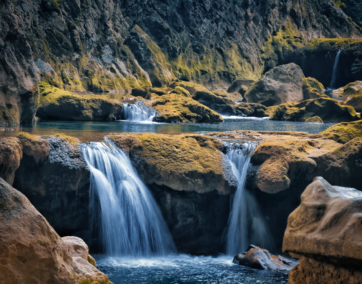 水遇山石始多姿于贵州黄果树
