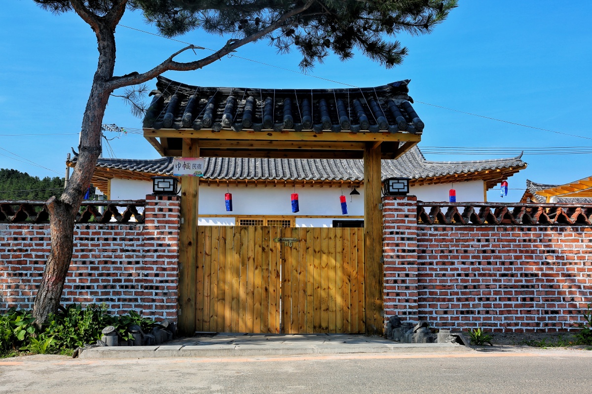 朝鲜族民居虽然太新了还算有特色