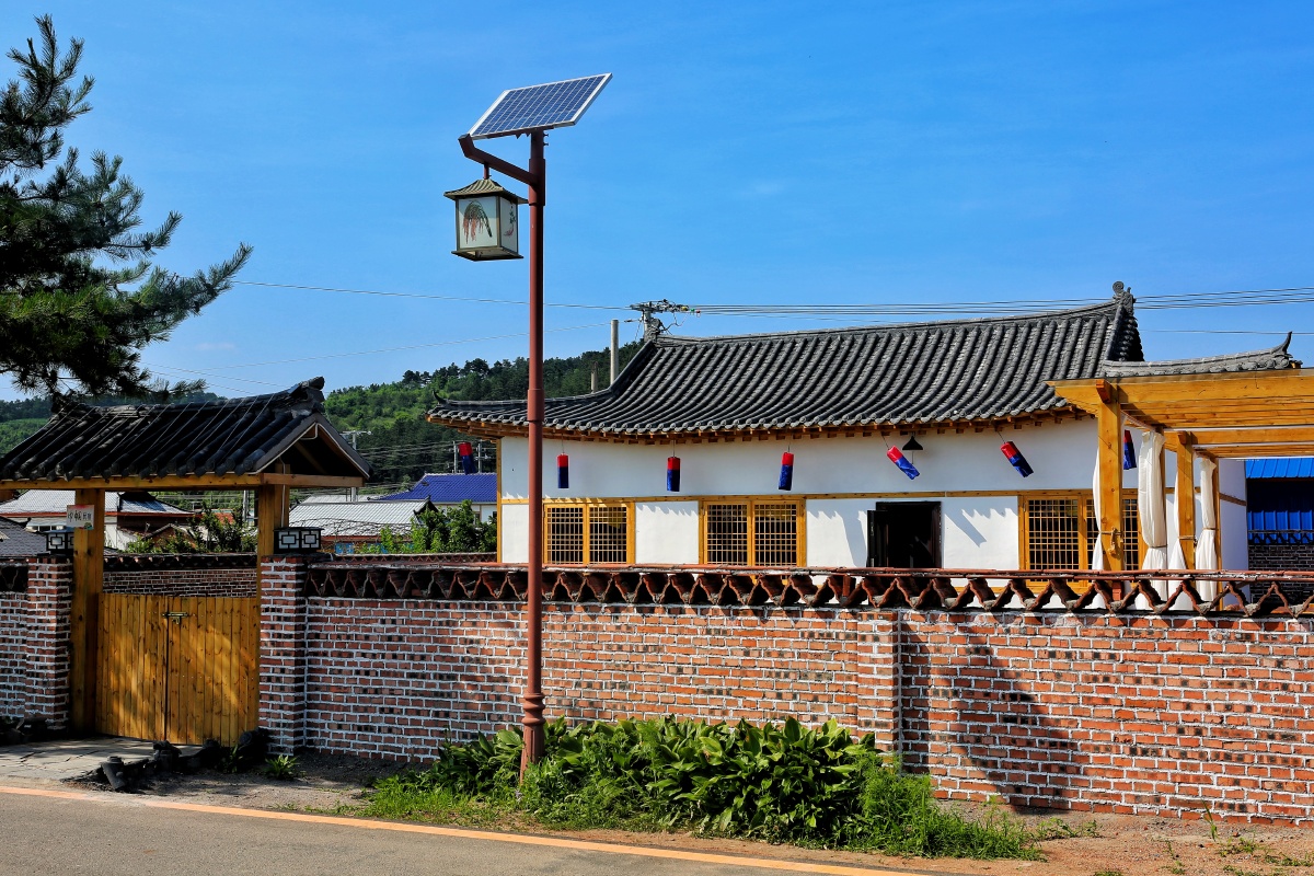 朝鲜族民居虽然太新了还算有特色